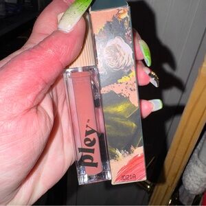 Pley beauty lust & found lip gloss lacquer